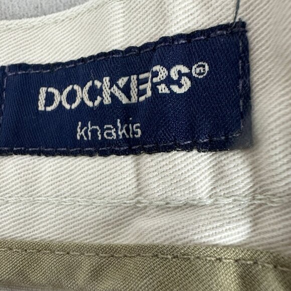 Dockers Mens Khakis No Wrinkle Twill Relaxed Fit Flat Front Pants Size 34/29 - Picture 3 of 7